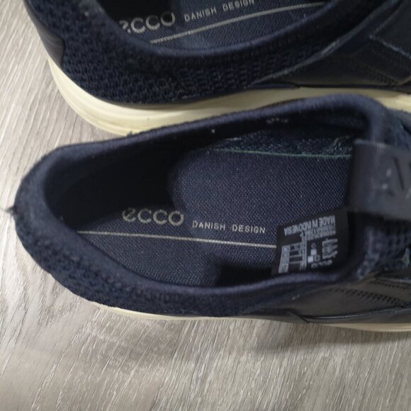 Ecco Ladies Size 6 Navy & White Slip On Sneakers - Picture 6 of 10